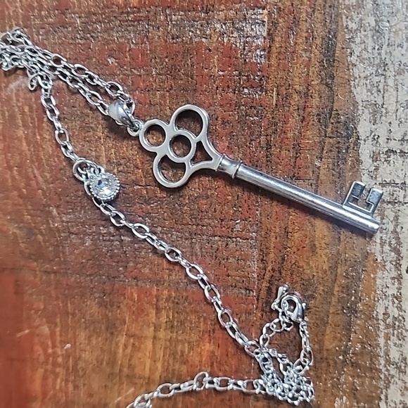 Skeleton Silver Key Adjustable Necklace Rhinestone 26" - Picture 3 of 6